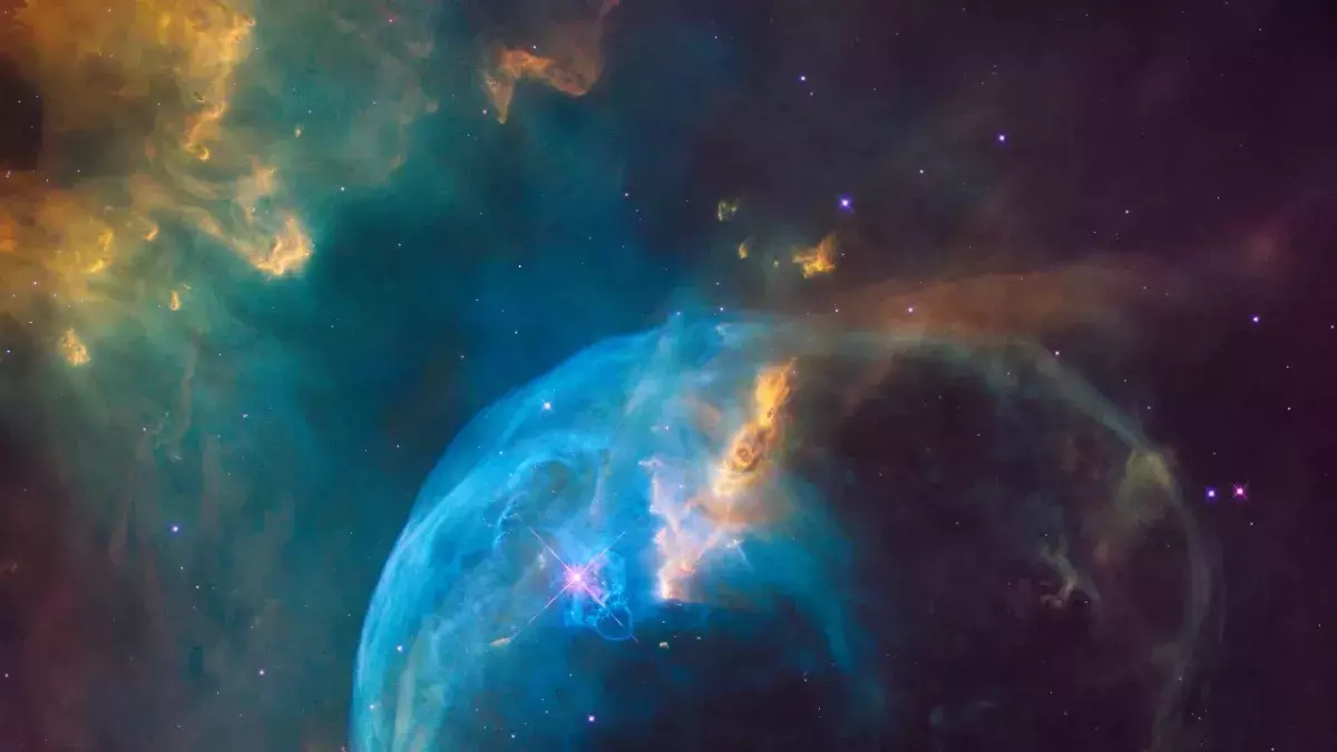 NASA: Hubble views 3 galaxies destroying each other
