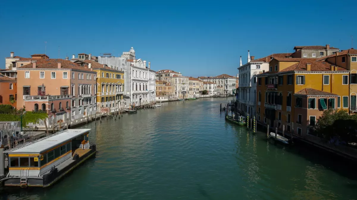 Reduced traffic in Venice canals due to lockdown