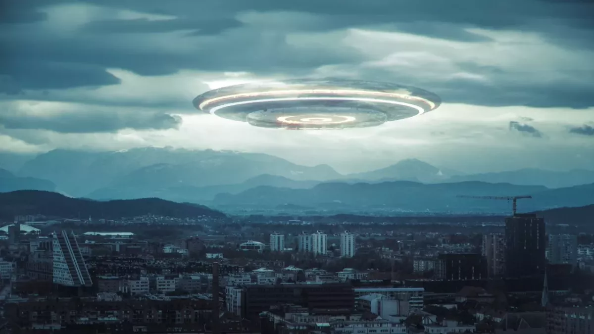 The US Military Has Officially Released Footage of Real UFO's
