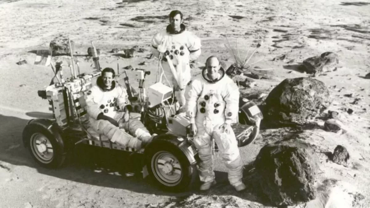 Why Is the Internet So Fascinated by This Photo of Astronauts?