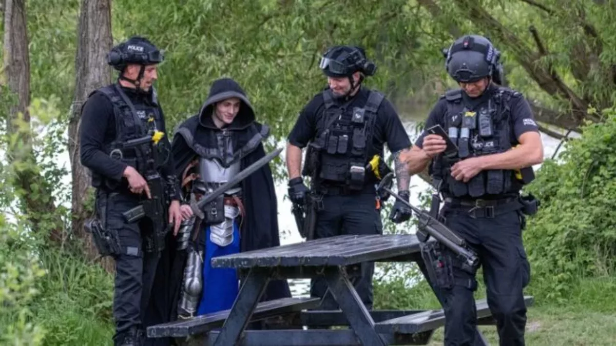 Armed Police Were Called to Stop a ‘Knight’ Strolling the Park – Sword in Hand