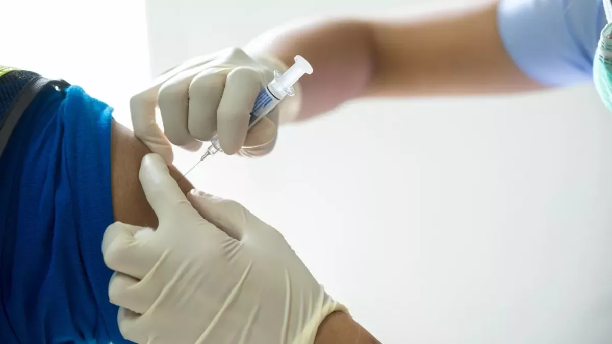 Fully jabbed adults with Delta have virus levels just as high as those unvaccinated