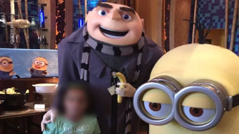 Gru Minions Universal Studios Hand