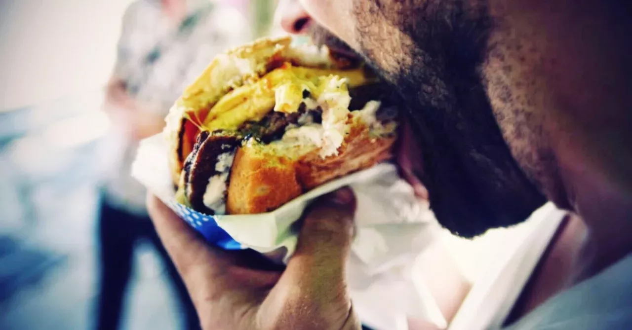 Having A Cheat Meal After Strength Training Doesn’t Stop You Losing Weight