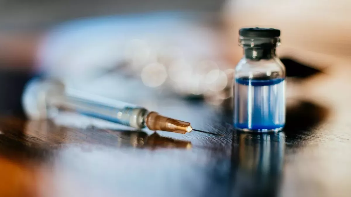 Insulin vial and needle