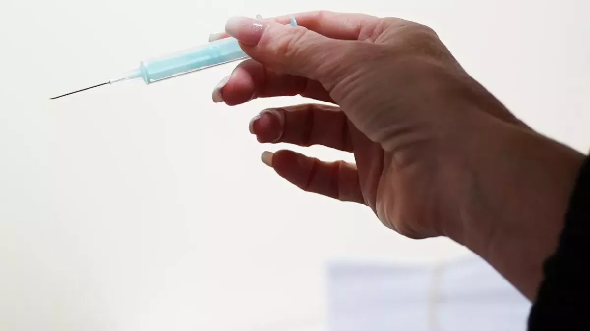Omicron: Variant ‘greatly compromises’ all vaccines, including booster - study