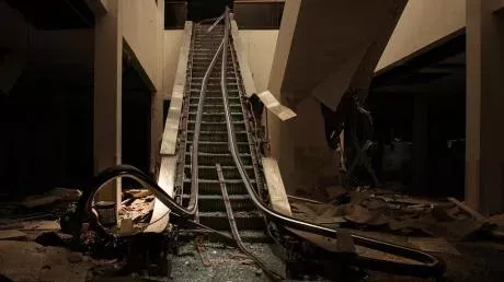 Photographer Seph Lawless snuck into an abandoned mall in the United States.