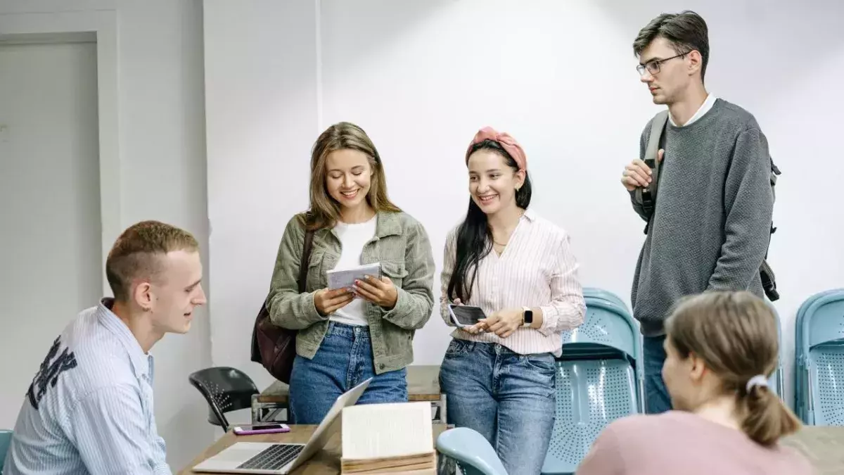 Scientists suggest that daily COVID test for students is as effective as group isolation