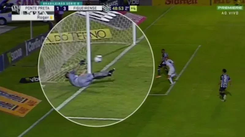 Un gardien brésilien utilise son filet pour arrêter un but (VIDEO)