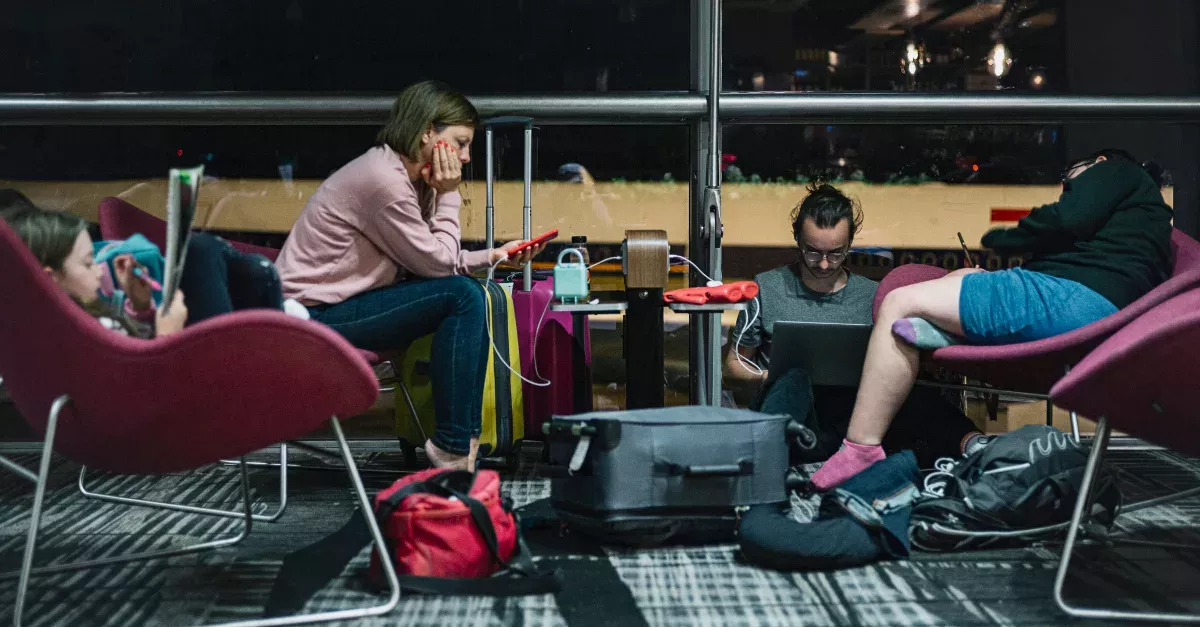 Here’s Why You Should Never Plug Your Devices In At The Airport
