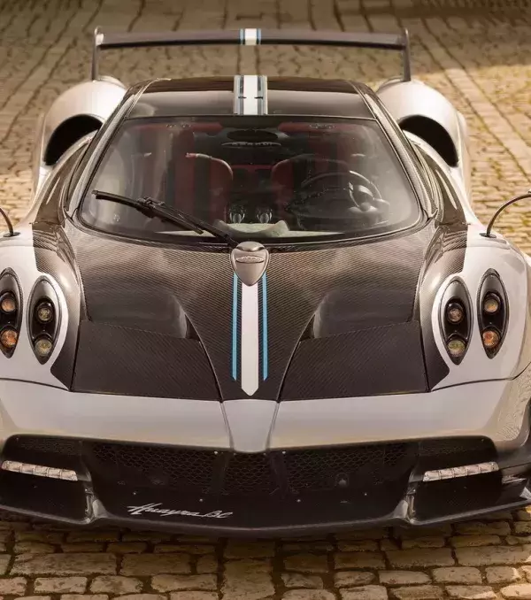 10. Pagani Huayra: 372 km/h