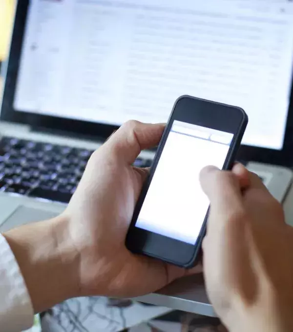 6. Check your e-mails: You could receive some really good offers even a few minutes before your flight.