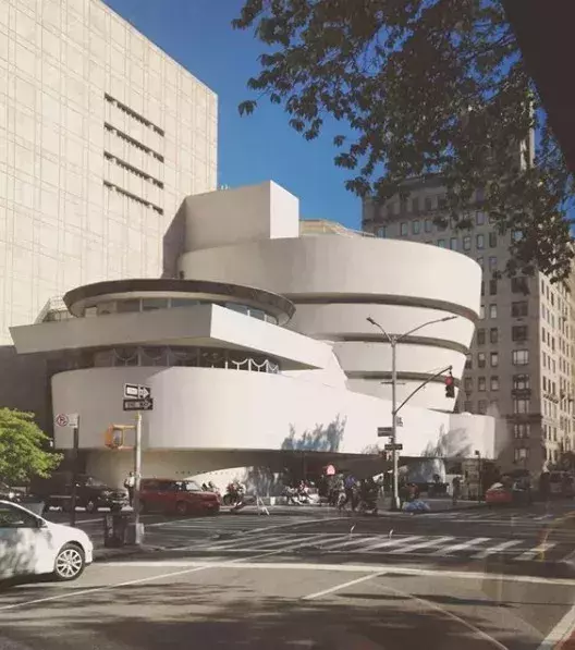 Visit the Guggenheim museum for free on Saturdays from 17h45 to 19h15